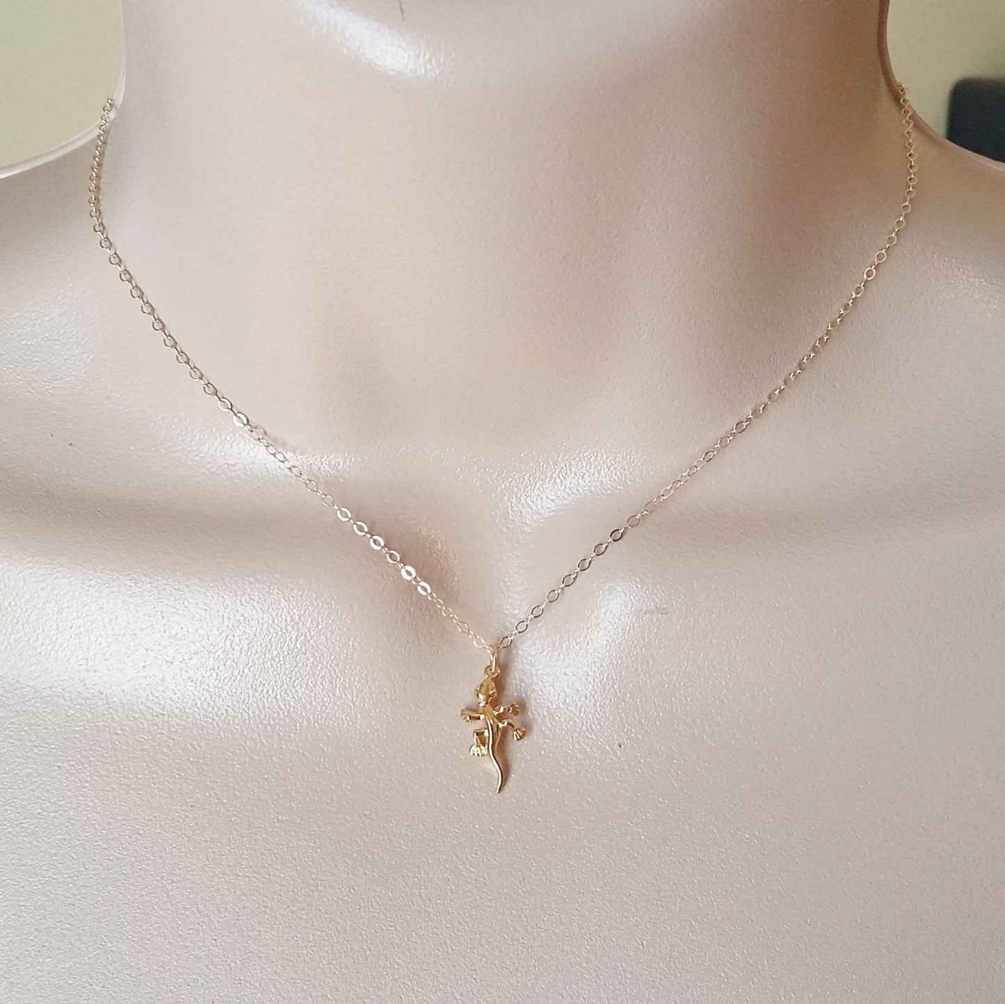 Gecko Necklace - Gold Gecko Necklace - Tiny Gecko Necklace - Tiny Gold Gecko Necklace - Bridal Gifts - Christmas Gifts - Animal Jewelry