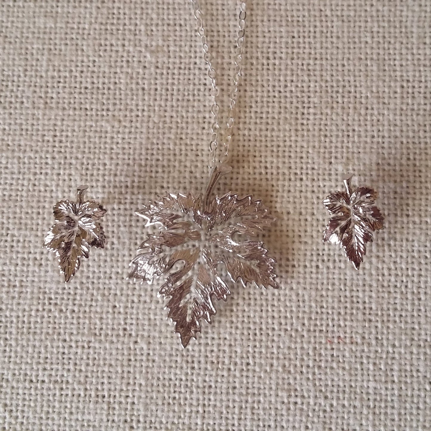 Maple Leaf Earrings, Silver Leaf Earrings, Silver Maple Leaf Earrings, Bridal Gifts, Weddings, Gift Ideas, Gifts for Her,Christmas Gifts