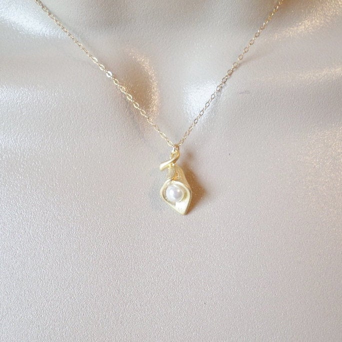 Gold Necklace - Calla Lily Necklace - Lily Necklace - Christmas Gift - Weddings - Bridal Gifts - Bridesmaid gifts - Mothers Day Gift