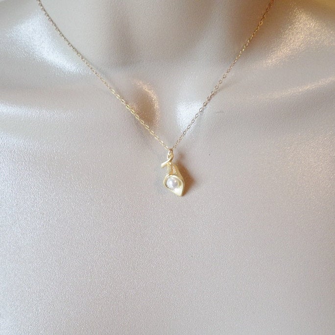 Gold Necklace - Calla Lily Necklace - Lily Necklace - Christmas Gift - Weddings - Bridal Gifts - Bridesmaid gifts - Mothers Day Gift