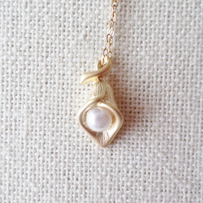 Gold Necklace - Calla Lily Necklace - Lily Necklace - Christmas Gift - Weddings - Bridal Gifts - Bridesmaid gifts - Mothers Day Gift