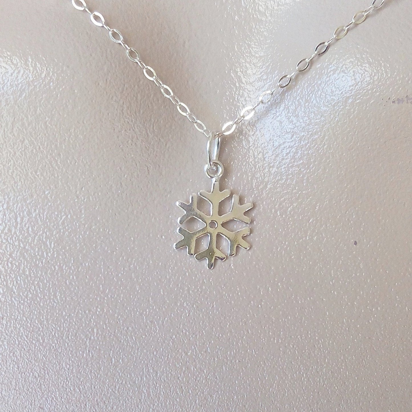 Snowflake Necklace, Tiny Silver Snowflake Necklace, Sterling Silver Necklace, Tiny Necklace, Tiny Silver Necklace, Christmas Jewelry, Gifts