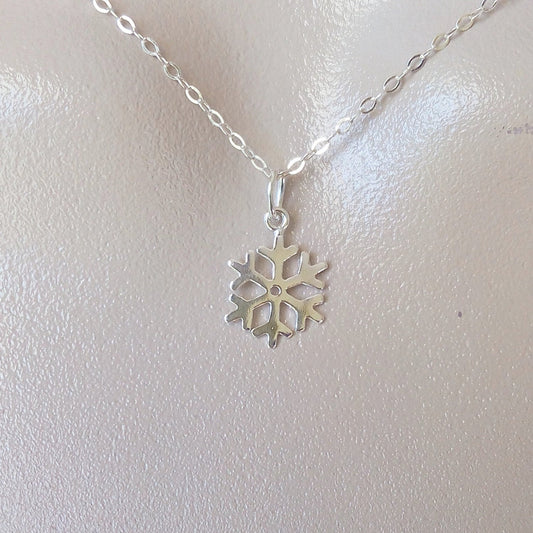 Snowflake Necklace, Tiny Silver Snowflake Necklace, Sterling Silver Necklace, Tiny Necklace, Tiny Silver Necklace, Christmas Jewelry, Gifts