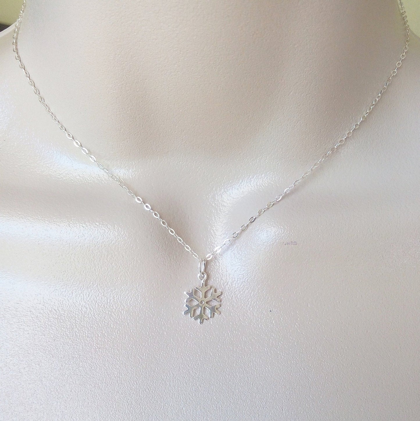 Snowflake Necklace, Tiny Silver Snowflake Necklace, Sterling Silver Necklace, Tiny Necklace, Tiny Silver Necklace, Christmas Jewelry, Gifts