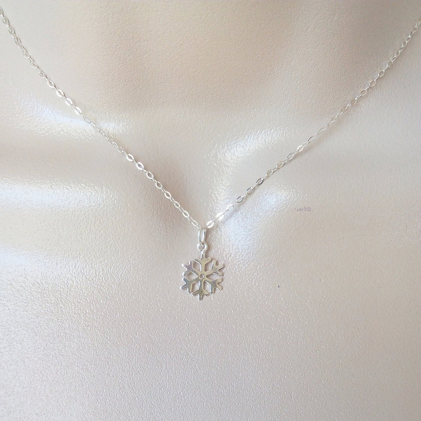 Snowflake Necklace, Tiny Silver Snowflake Necklace, Sterling Silver Necklace, Tiny Necklace, Tiny Silver Necklace, Christmas Jewelry, Gifts